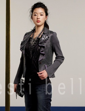 “Cô nàng ngổ ngáo” trở nên... nữ tính - 15