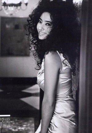 Han Chae Young liều lĩnh hơn sau khi kết hôn  - 2