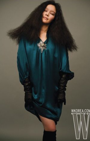 Kim Ah Joong lấy lại tên tuổi trên Elle - 1