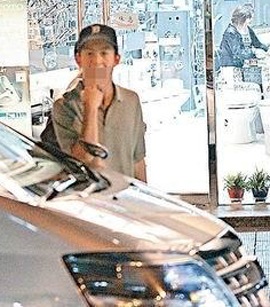 Trần Quán Hy khiếm nhã với thợ săn ảnh - 3