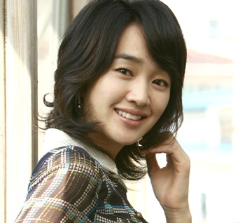 Khi “nữ hoàng nước mắt” Soo Ae trút khỏi vỏ bọc nữ tính... - 5