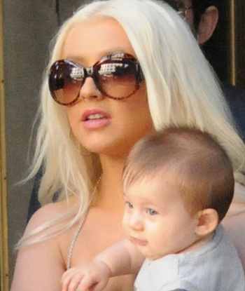 Christina Aguilera tự hào khoe con trai - 3 Christina Aguilera tự hào khoe con trai - 3