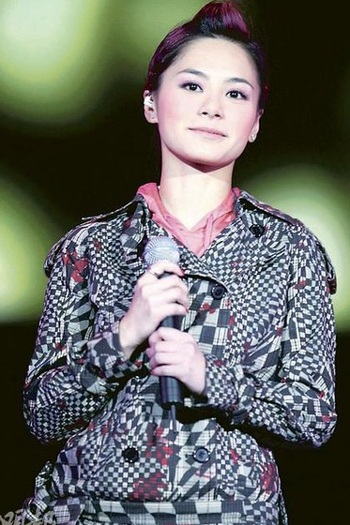 Chung Hân Đồng lại gặp rắc rối với “Mai Lan Phương” - 3