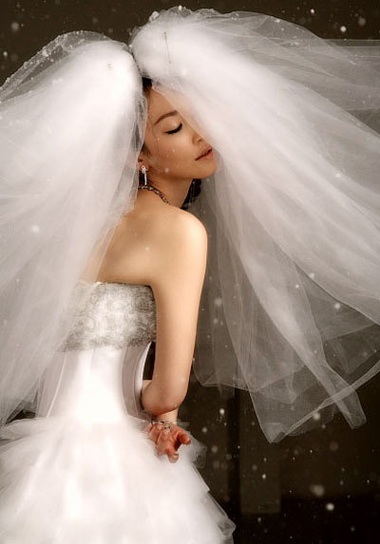 Phạm Văn Phương duyên dáng trong chiếc váy cưới - 2