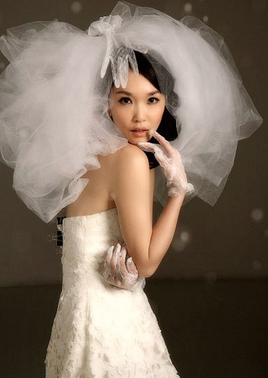 Phạm Văn Phương duyên dáng trong chiếc váy cưới - 1