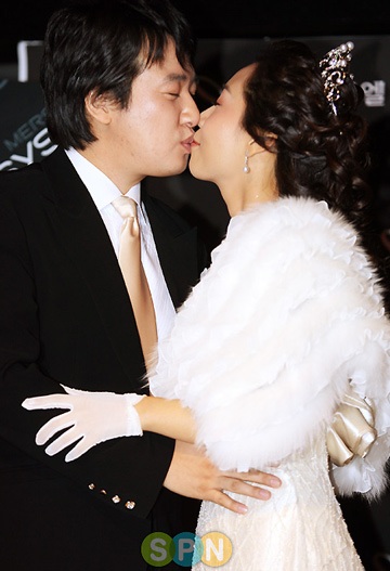 Sau đám tang của chồng, Jung Sun Hee ra nước ngoài - 2 Sau đám tang của chồng, Jung Sun Hee ra nước ngoài - 2