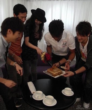 “Mong rằng chuyện tình cảm sẽ không làm phiền tôi” - 3