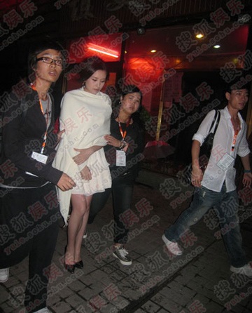 Đổng Khiết “khoe” ảnh cưới - 3 Đổng Khiết “khoe” ảnh cưới - 3