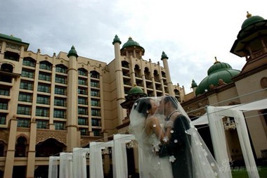 Cô dâu Hồ Tịnh rạng rỡ trong ngày cưới - 5