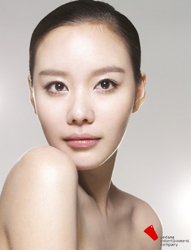 Kim Ah Joong làm đẹp với mỹ phẩm Ohui - 9