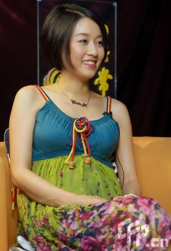 “Nàng Hạ Tử Vy” Mã Y Lợi đã sinh con gái - 1