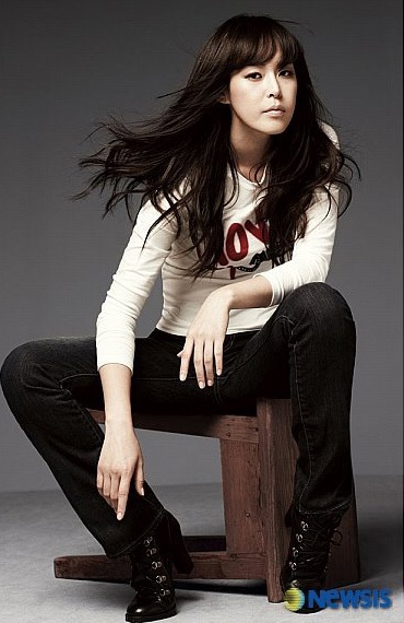 Bà bầu Kim Hee Sun lại khoe bụng bầu - 2