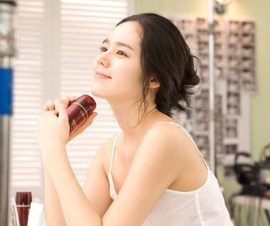 Han Ga In “khoe” làn da hoàn hảo - 13