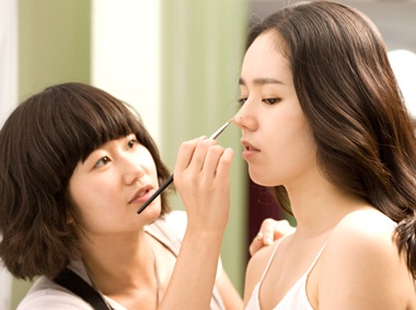 Han Ga In “khoe” làn da hoàn hảo - 15