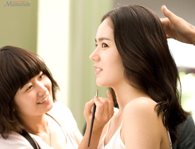 Han Ga In “khoe” làn da hoàn hảo - 16