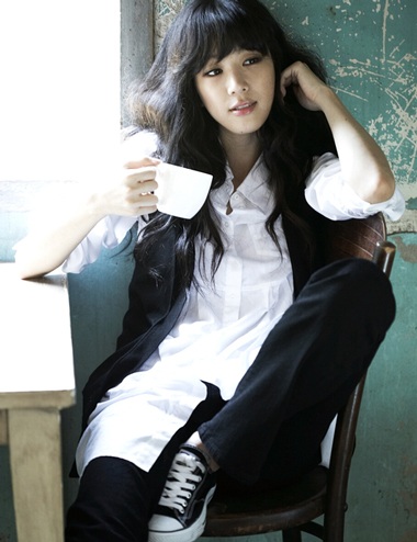 Jung Ryeo Won mong manh trên Marie Claire - 12