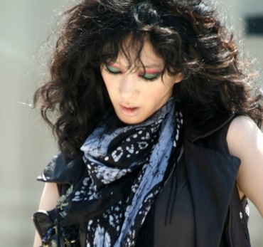 Jung Ryeo Won mong manh trên Marie Claire - 7