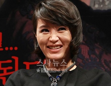 Kim Hye Soo lạ mắt trong bộ ảnh đen trắng - 14