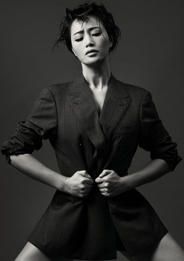 Kim Hye Soo lạ mắt trong bộ ảnh đen trắng - 2