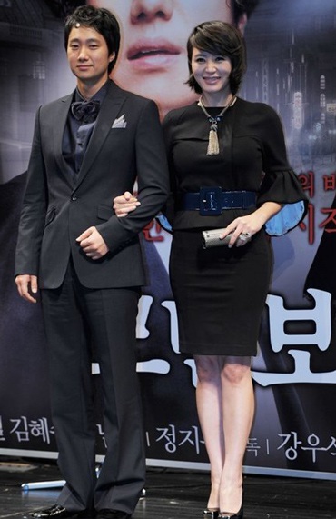 Kim Hye Soo lạ mắt trong bộ ảnh đen trắng - 6