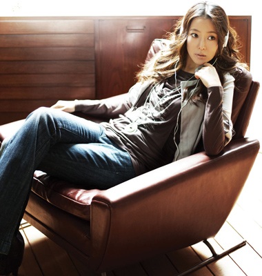 “Bà bầu” Kim Hee Sun lại khoe dáng - 14