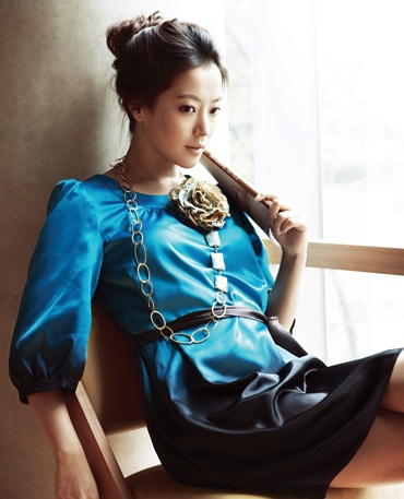 “Bà bầu” Kim Hee Sun lại khoe dáng - 5