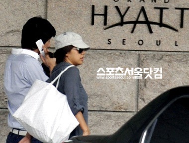 Lee Hyori “bí mật” hẹn hò? - 7