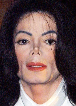 Michael Jackson đổi thay thế nào sau 13 lần phẫu thuật thẩm mỹ? - 13 Michael Jackson đổi thay thế nào sau 13 lần phẫu thuật thẩm mỹ? - 13
