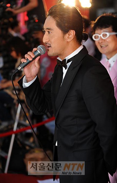 Sao Hàn khoe sắc trên thảm đỏ LHP Chungmuro - 20