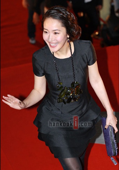 Sao Hàn khoe sắc trên thảm đỏ LHP Chungmuro - 21