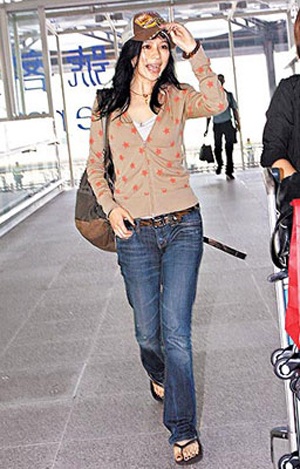 Từ Nhược Tuyên và Phùng Đức Luân bị “bắt quả tang” - 1 Từ Nhược Tuyên và Phùng Đức Luân bị “bắt quả tang” - 1