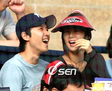 Han Ji Hye - Lee Dong Gun luôn “giữ lửa” tình yêu - 5