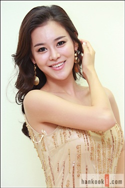 Người đẹp Hàn Quốc thích làm từ thiện - 2