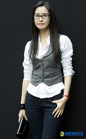 Người đẹp xứ Hàn “khoe sắc” - 4 Người đẹp xứ Hàn “khoe sắc” - 4