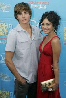Vanessa Hudgens xin lỗi fan vì để lộ ảnh "nóng" - 3