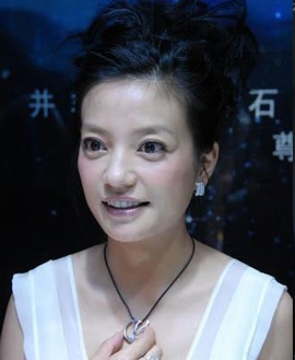 Triệu Vy cũng điên đầu vì… mụn! - 1