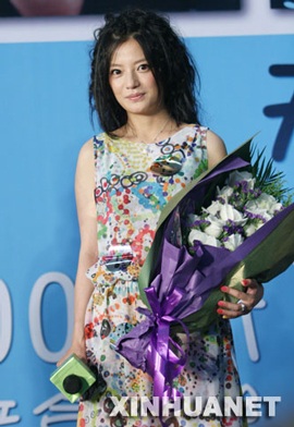 Triệu Vy cũng điên đầu vì… mụn! - 3