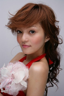 Nữ ca sỹ “siêu gầy” Trương Thiều Hàm  - 2