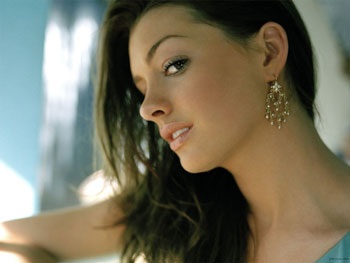 “Công chúa” Anne Hathaway sợ mình không đủ... xinh - 1