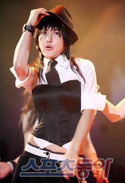 Gặp nữ ca sỹ có phong cách biểu diễn ấn tượng nhất xứ Hàn - 3