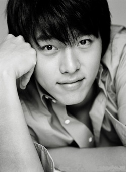 Chuyện tình mới của “người đẹp búp bê” - 2 Chuyện tình mới của “người đẹp búp bê” - 2