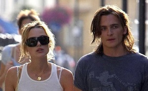 Keira Knightley mệt mỏi vì máu ghen của bạn trai - 1