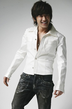 Chàng ca sỹ Hàn được lòng fan hâm mộ Trung Quốc - 3