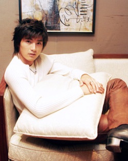 Thêm một bộ phim "thần tượng" nóng sốt - 2