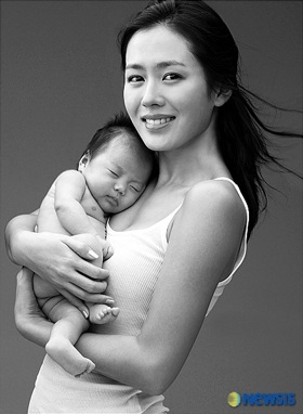 Bộ ảnh đen trắng đặc sắc của sao Hàn - 1