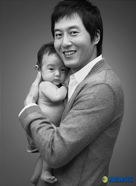 Bộ ảnh đen trắng đặc sắc của sao Hàn - 8