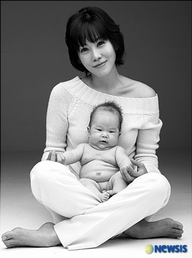 Bộ ảnh đen trắng đặc sắc của sao Hàn - 9