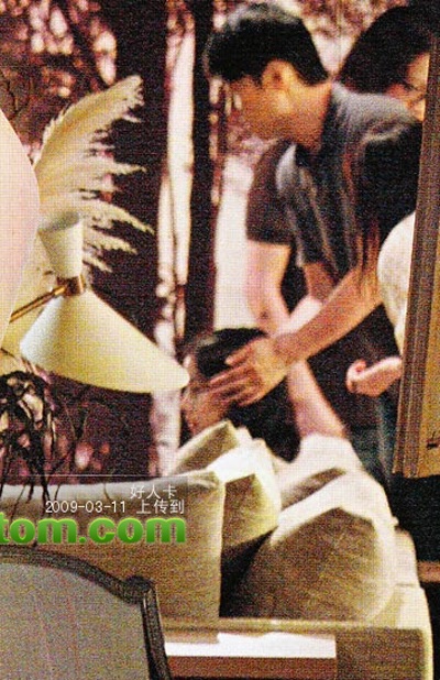 Lê Minh hết lòng chiều chuộng tình nhân trẻ - 2