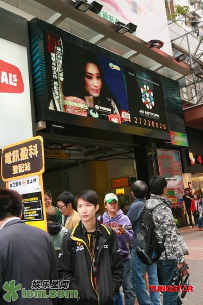 Vừa trở lại, Chung Hân Đồng đã bận rộn chạy “sô” - 2 Vừa trở lại, Chung Hân Đồng đã bận rộn chạy “sô” - 2