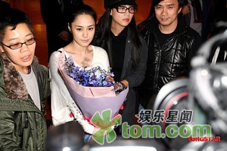 Vừa trở lại, Chung Hân Đồng đã bận rộn chạy “sô” - 7 Vừa trở lại, Chung Hân Đồng đã bận rộn chạy “sô” - 7